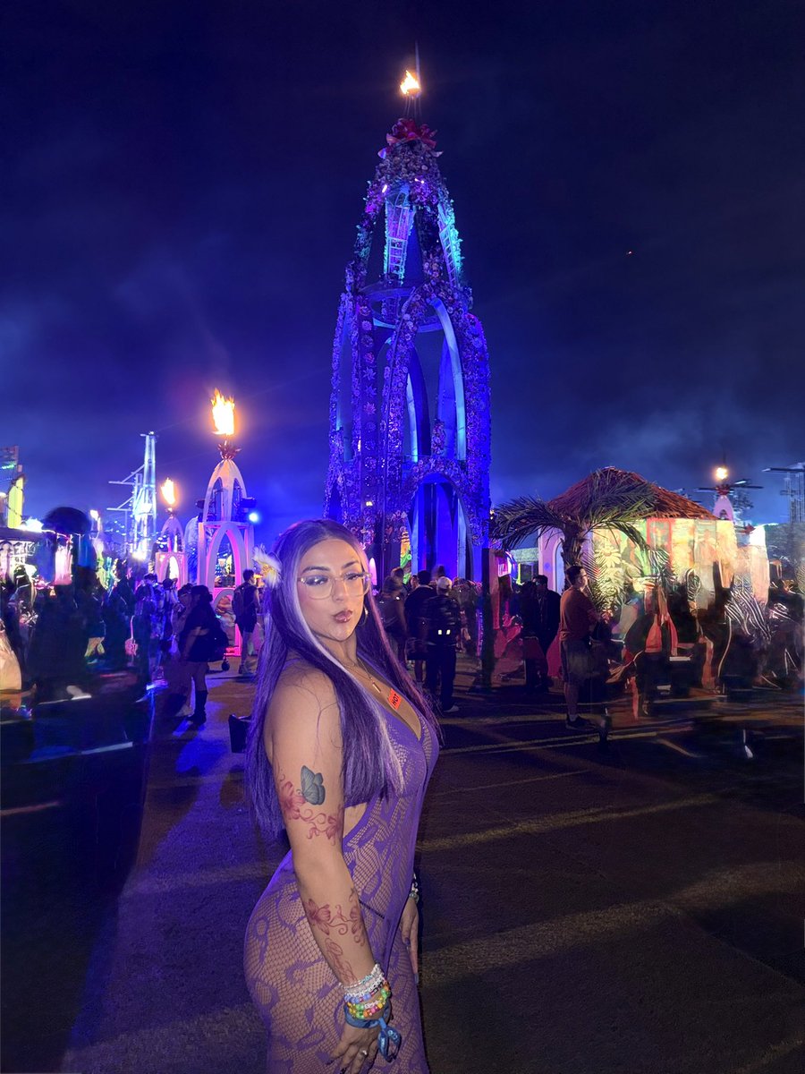 axhcaxh's tweet photo. day 2 💜 https://t.co/hwFVYQjqUT