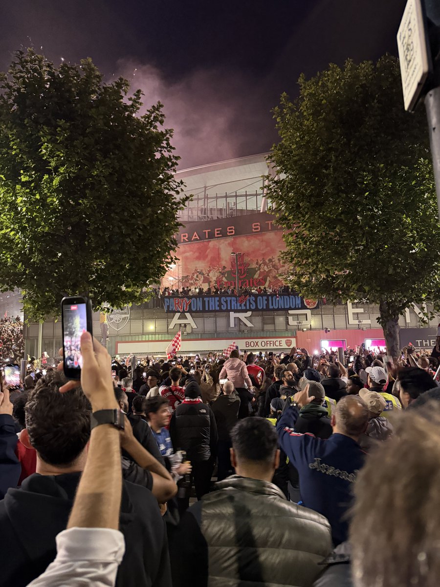 party on the streets of Arsenal 🎉