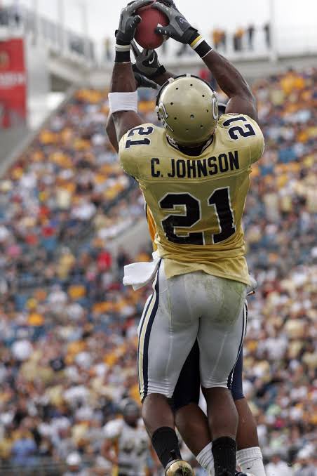 shitpopsicle's tweet photo. the navy @UnderArmour @GeorgiaTechFB uniforms are gonna go so hard.

i hope they go back to this exact style with obvious material/color upgrades + one more alt jersey https://t.co/kXMeVbINUZ