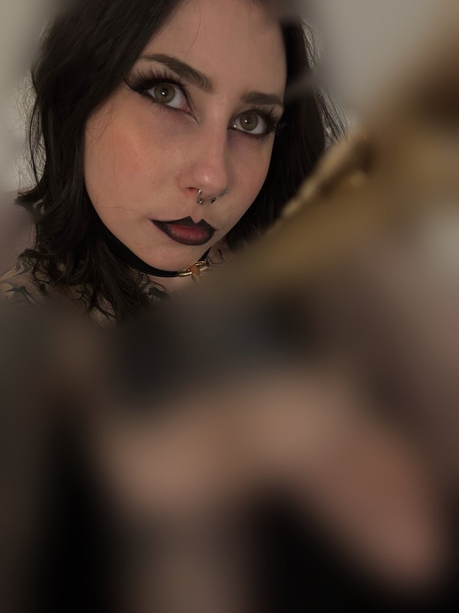 Goth Abby tweet media
