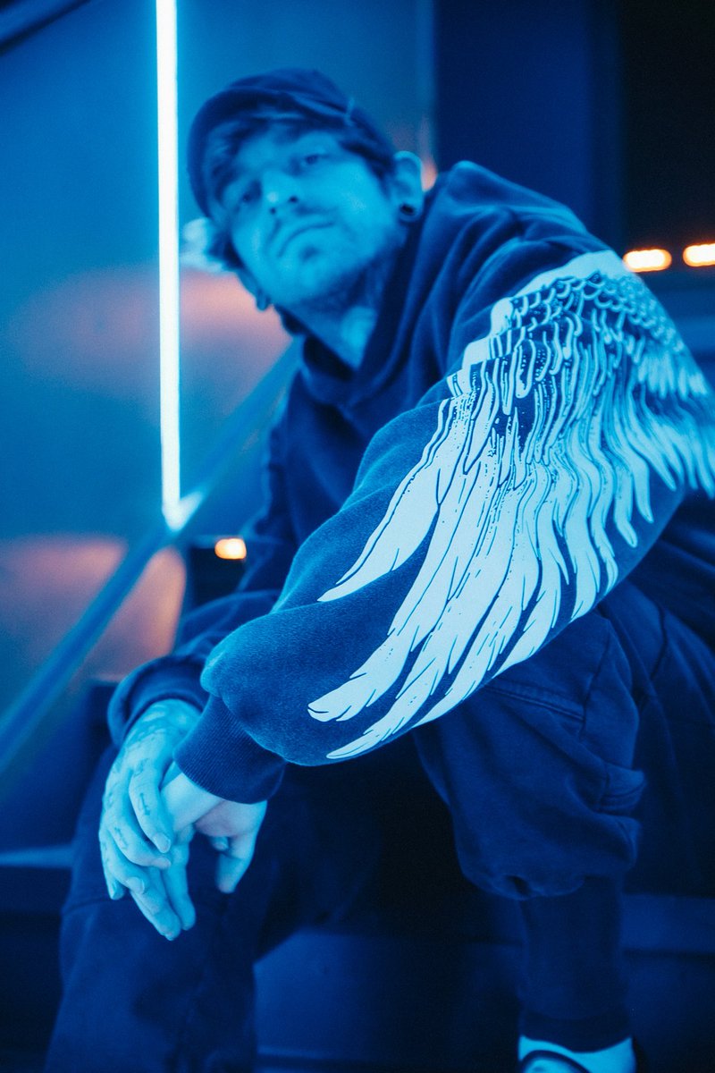 SaidTheSky's tweet photo. Can't clip my wings I'm on the run
I'm flying closer to the sun 🪽 https://t.co/inm2YTm5BD
