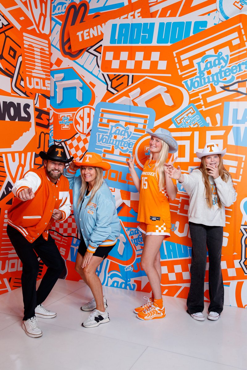 Kproffitt0's tweet photo. Thank you to Kim Caldwell and @LadyVol_Hoops for a great visit! 🧡🤍 https://t.co/JgYbMbFprs