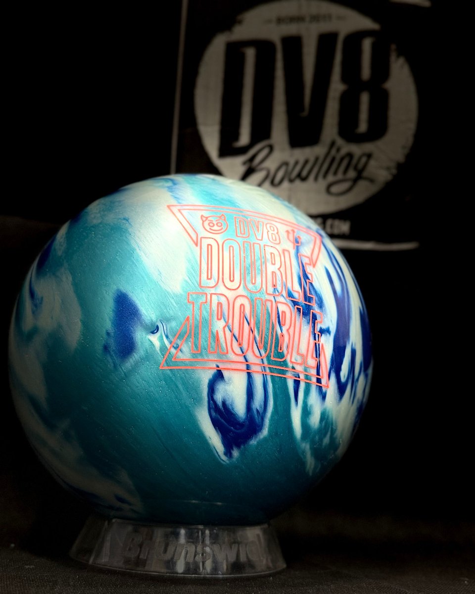 dv8bowling's tweet photo. Symmetrical skid-flip never looked so good! What's the best looking ball you've seen recently?
#DV8Bowling #DoubleTrouble #DualisticCore #HK22 https://t.co/QcgBeyuO6D