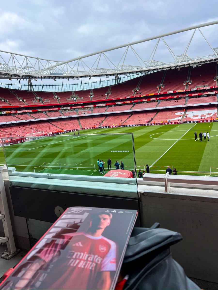 mulengaxchanda's tweet photo. This is such a huge club. It belongs in the biggest conversations. Twenty-two years was far too long. Proud of every fan, staff member. And to Mikel - Thank you for turning the lights back on at home, @Arsenal.

Gunners, we are finally home 🏡 https://t.co/AOsa950EJf