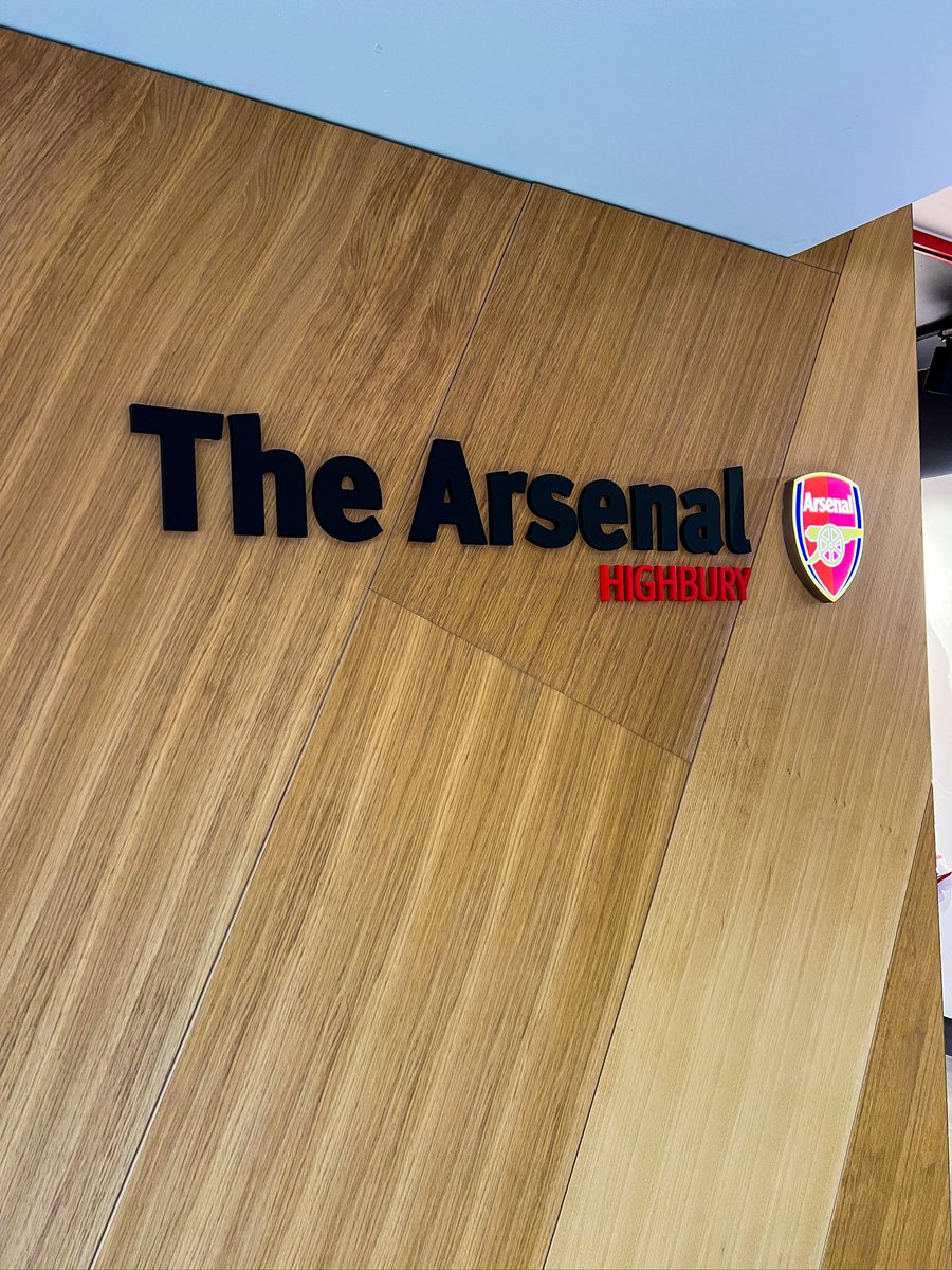 mulengaxchanda's tweet photo. This is such a huge club. It belongs in the biggest conversations. Twenty-two years was far too long. Proud of every fan, staff member. And to Mikel - Thank you for turning the lights back on at home, @Arsenal.

Gunners, we are finally home 🏡 https://t.co/AOsa950EJf