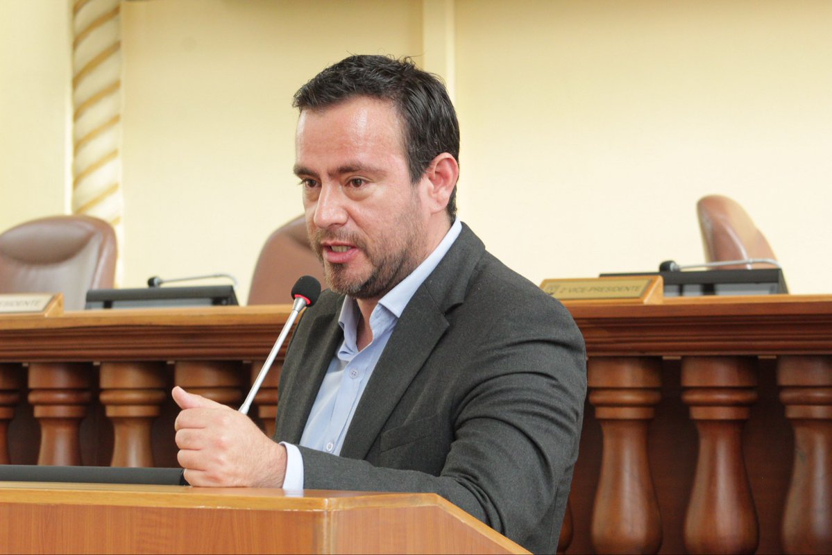 PDACaldas's tweet photo. Nuestro Secretario, Francisco Javier Vélez Quiroga, participó en el primer debate del Proyecto de Ordenanza 048, donde sustentó la adición de recursos para la ejecución de proyectos de construcción y mejoramiento de vivienda, enfocados en reducir la pobreza en Caldas. https://t.co/YdvEHsu6Ih