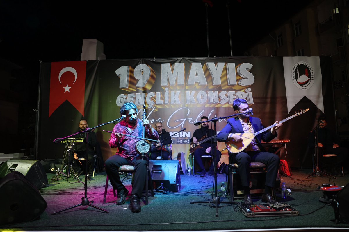muhsindere's tweet photo. TRT Türk Halk Müziği Sanatçıları; hemşehrimiz  Umut Sülünoğlu'nun ve Uğur Önür'ün seslendirdikleri birbirinden kıymetli eserlerle 19 Mayıs Gençlik Konserimizi büyük bir coşkuyla tamamladık. 🧿❤️🖤

Kıymetli sanatçılarımıza ve programımıza teşrif eden tüm hemşehrilerimize şükranlarımızı sunuyorum.🤲

#19MayısAtatürküAnmaGençlikVeSporBayramı
#SungurluBelediyesi
#GençlikKonseri