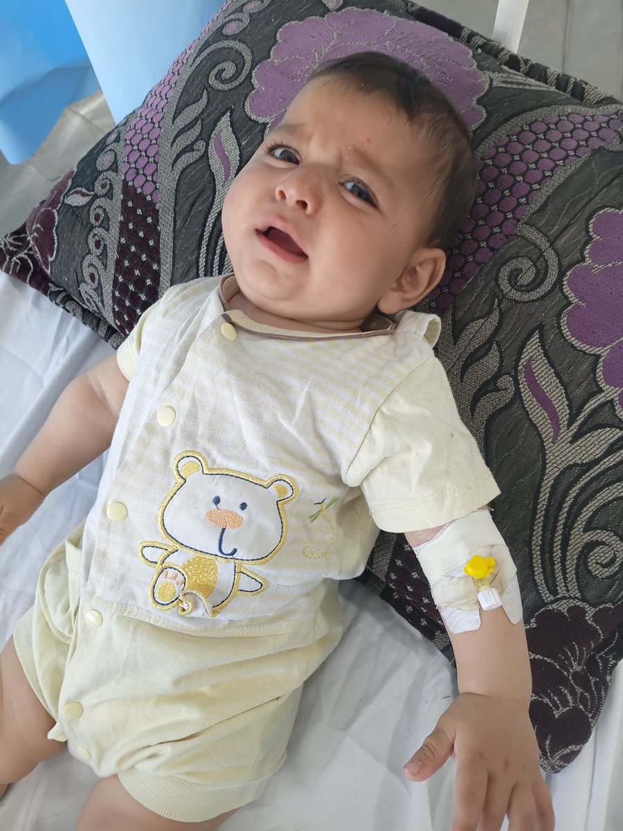 yzyd1995's tweet photo. A little girl is in the hospital suffering from diarrhea, vomiting, and a high fever.
Please pray for her speedy recovery and that God eases her pain 💔
https://t.co/vNkCG8bO3t https://t.co/BbLfYvkdut
