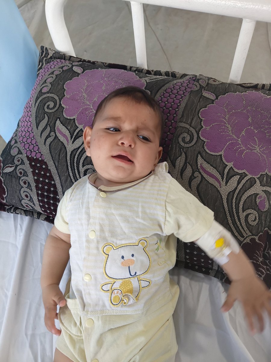 yzyd1995's tweet photo. A little girl is in the hospital suffering from diarrhea, vomiting, and a high fever.
Please pray for her speedy recovery and that God eases her pain 💔
https://t.co/vNkCG8bO3t https://t.co/BbLfYvkdut