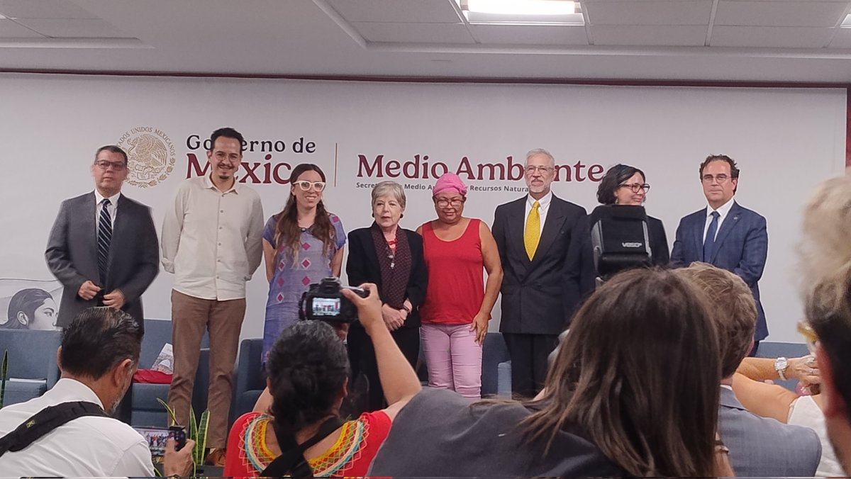 CANAFEM's tweet photo. Como parte de la Comisión de Economía Circular de @CONCAMIN estuvimos presentes en @SEMARNAT_mx en la  presentación del resultado del Diagnóstico Básico para la Gestión Integral para la Gestión de los Residuos 2026, encabezada por la secretaria @aliciabarcena. https://t.co/MIYRUfHMxv