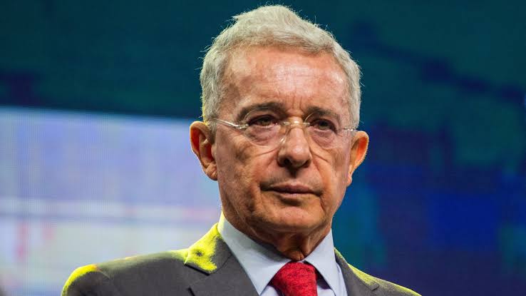 AlvaroUribef's tweet photo. "Primero me tienen que matar antes que venir a maltratar a mi familia"

Álvaro Uribe Vélez https://t.co/fBTTaxWcJX