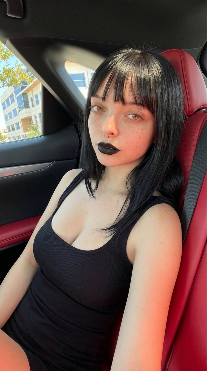 Emily Black tweet media