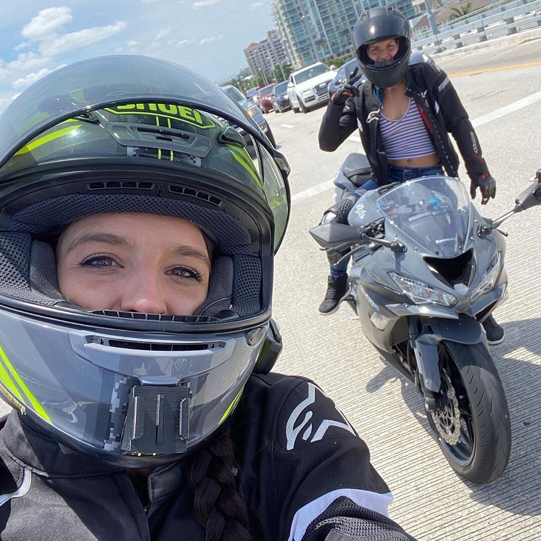 KAwasaki Ninja ZX-6R #BikerGirl 📷 IG: @ChinMounts