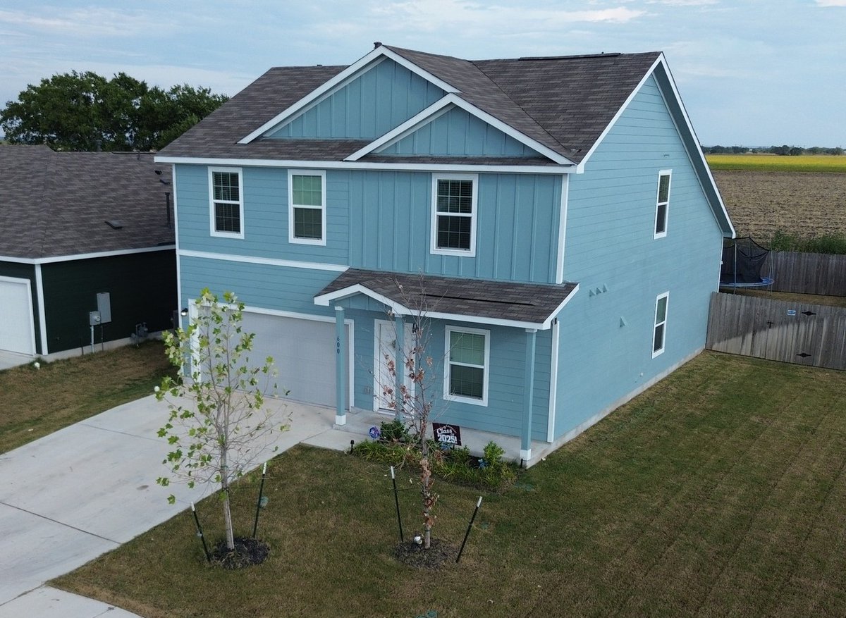 Susan88481's tweet photo. Check out my latest article: Summerside in Lockhart, Texas – Affordable New Homes in a Growing Community https://t.co/G0ZUHCOBzC via @LinkedIn https://t.co/SkXxQsIm6N
