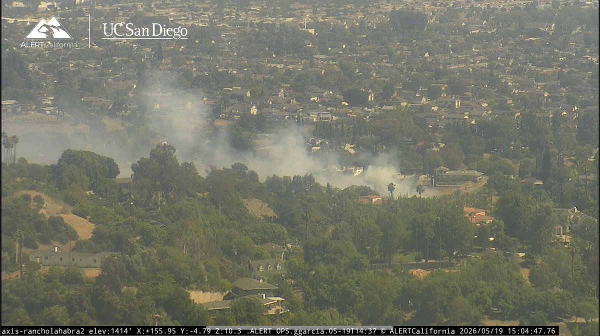 OC_Scanner's tweet photo. BREAKING 🚨🚨
#LaHabra / #California
Another new fire start in the La Habra/Fullerton foothills. Smoke showing on cams.
@watchdutyapp @DanielFireTruck @engineco16 https://t.co/SpKYz3fRjB