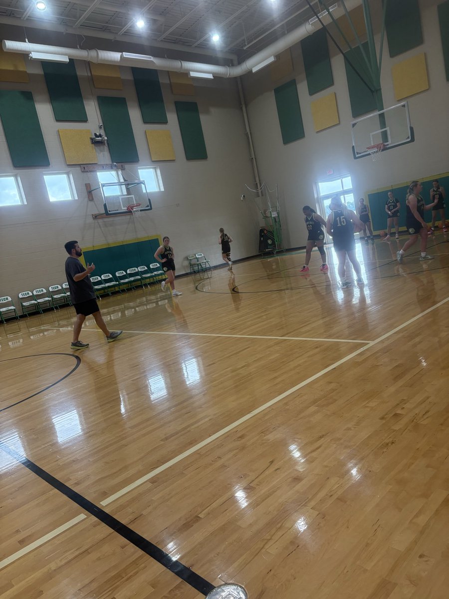 GCTLadyHoops's tweet photo. Felt good to get everyone back in the gym today plus a little post-practice lift with @PriceHolmes_ . Today was a good day in Golden Eagle Country!! https://t.co/XSOlwL1vTv