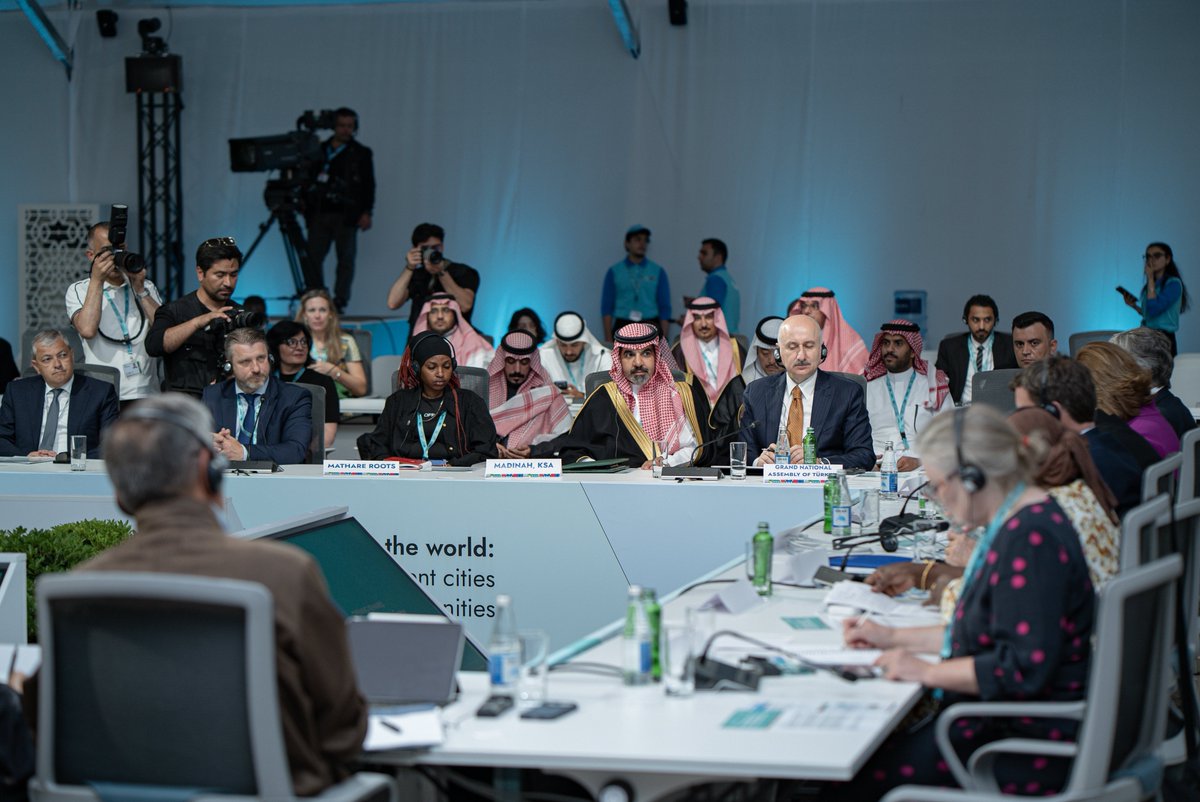 MadinaAuthority's tweet photo. معالي أمين منطقة #المدينة_المنورة الرئيس التنفيذي لهيئة تطوير المنطقة @fahadbuliheshi يشارك في اجتماع المائدة المستديرة للحكومات المحلية والإقليمية، ممثلًا عن وفد المملكة ضمن أعمال #المنتدى_الحضري_العالمي الثالث عشر #WUF13 المقام في مدينة باكو بجمهورية أذربيجان.
#المملكة_في_باكو https://t.co/YuYAuB3S4k