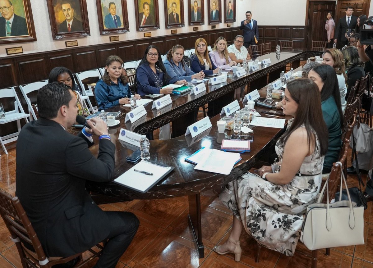 TommyZambranoM's tweet photo. Sostuvimos una importante reunión con representantes de ONU Mujeres para dialogar sobre iniciativas orientadas al fortalecimiento de la protección y atención de las mujeres hondureñas, impulsando acciones como la creación de casas refugio y mecanismos de denuncia más efectivos.

Desde el Congreso Nacional seguiremos apoyando espacios de diálogo y propuestas que generen esperanza, seguridad y más oportunidades para las mujeres de nuestro país.