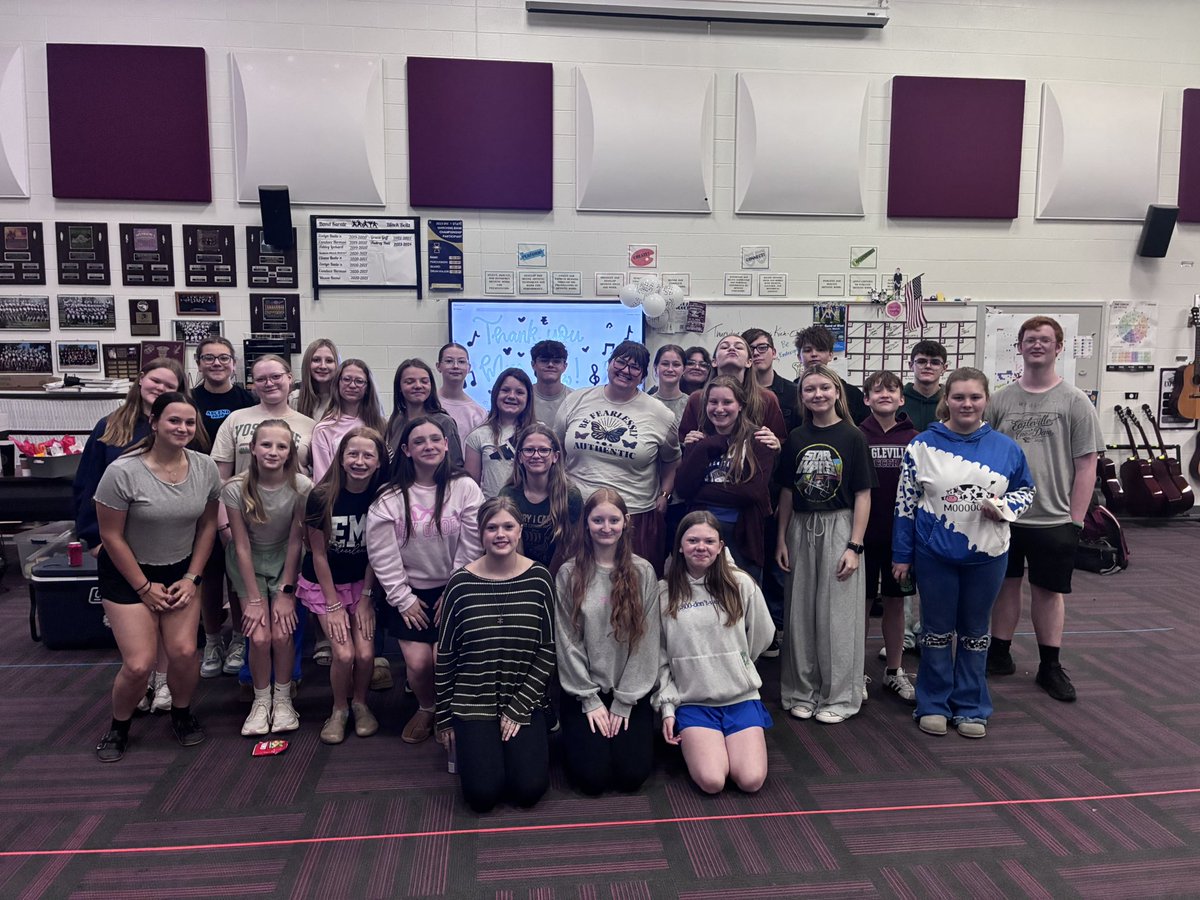 EaglevilleBands's tweet photo. Today we celebrated Mrs. Putz and thanked her for 6 years of service at Eagleville! She will be greatly missed and we wish her well in her future endeavors! 🦅🦅🦅 @Tim_PedigoEAG https://t.co/lDknTOKkxU