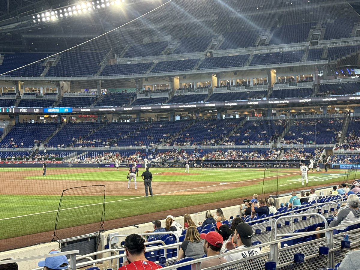 ArroligaHector's tweet photo. Let’s go @Marlins !!!!! Let’s pull out a win! https://t.co/bviux2eKLH