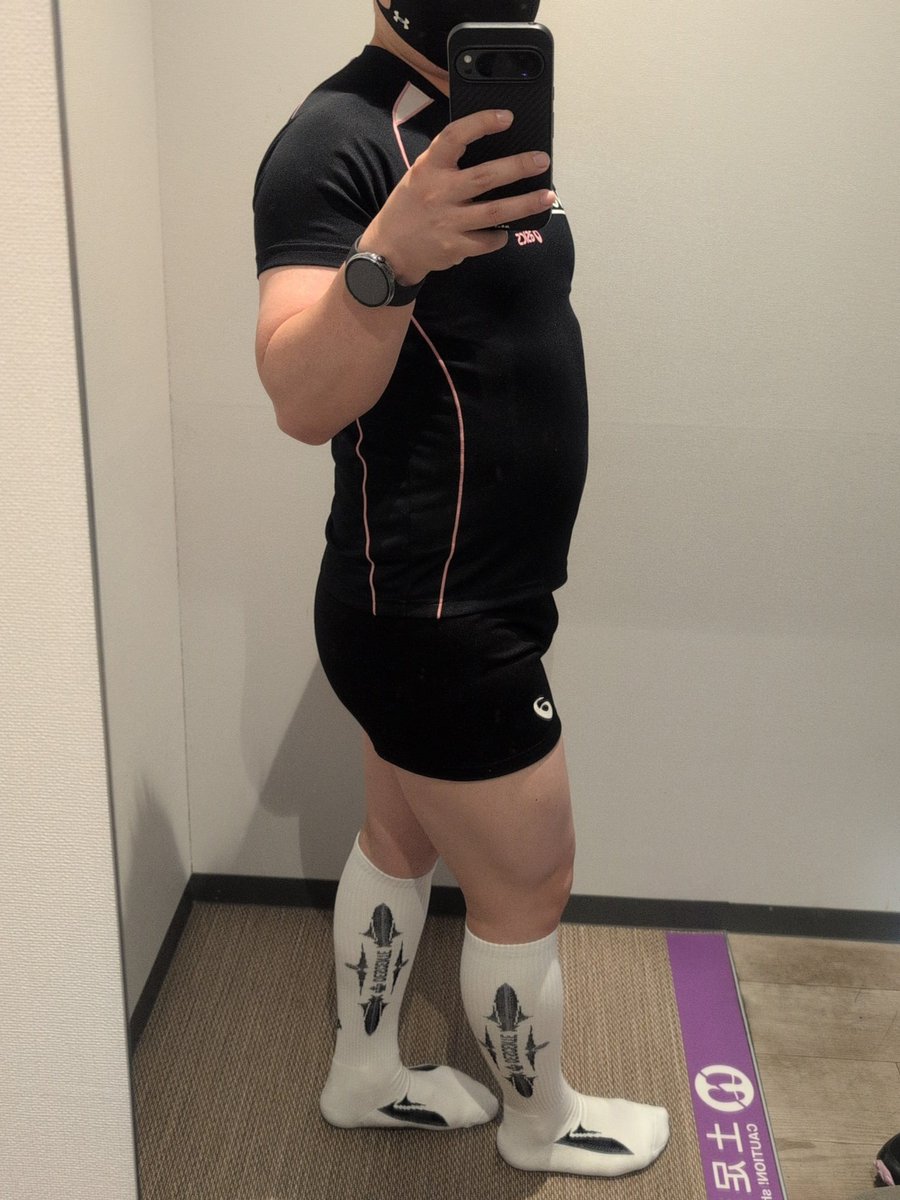 highsocks_gman's tweet photo. GW以降あんまり調子が良くなかったのでジムサボりすぎました😇

このシャツ、大好きなんだよなぁ〜
ストックもほしい

自分の手で胸のプリントが見えないな💦 https://t.co/q1snP22pJH
