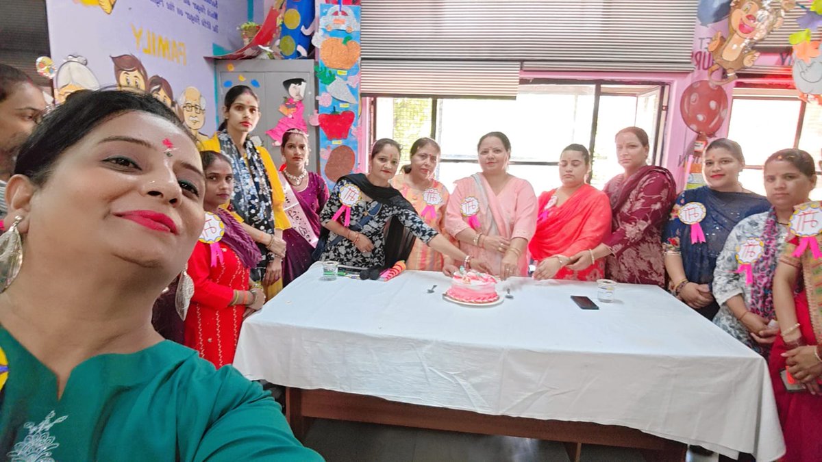 gmmsmhc's tweet photo. School celebrated  Mother's day with great enthusiasm and happiness. Mothers participated actively and enjoyed fun-filled activities with their children. The event created beautiful memories and strengthened the bond between mothers and children. 🌸💐✨ https://t.co/rRLLouIuJS