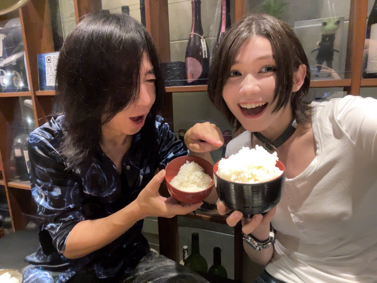 nassy_takanashi's tweet photo. 昨夜バンドミーティング兼夕飯をしてたんだけど、JUNOさんの食欲が凄すぎるヽ(=´▽`=)ﾉ https://t.co/Ec8x3tcbgy