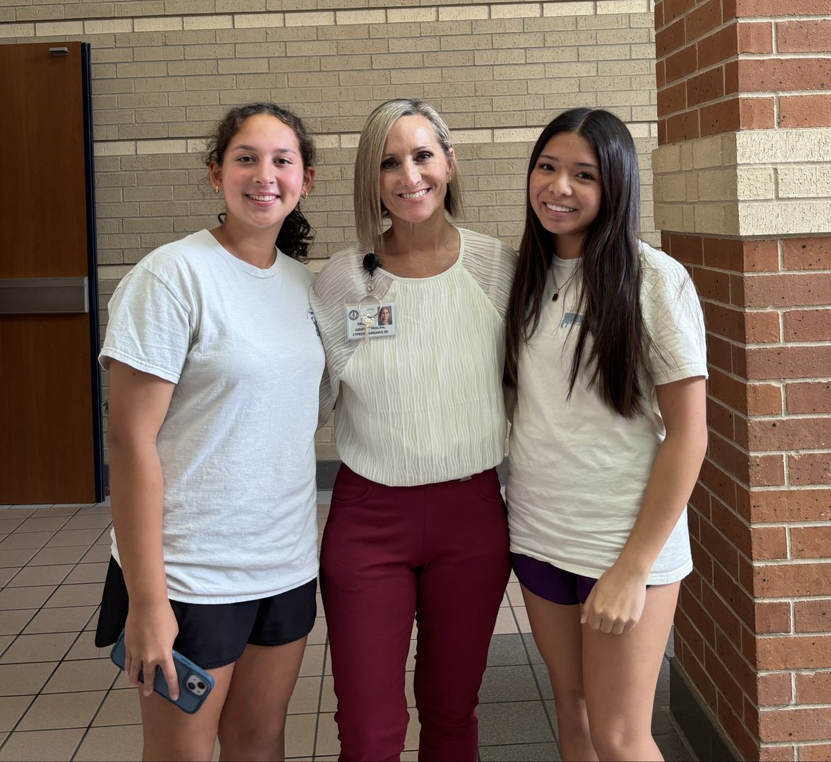 MrsHankinsClass's tweet photo. Tonight at our 5th grade recognition, I heard “Ms. Hankins!?” 💙

I ran into a few sophomores who used to be in my 2nd grade class. Time flies, and I feel so blessed to still see former students after 20 years at the same school. https://t.co/UCsB51pcOk