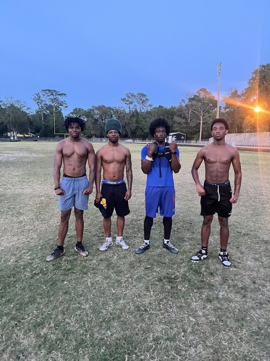 primetimeJames1's tweet photo. Great work with the fellas from my hometown 🏡 https://t.co/IQsr6Ws898