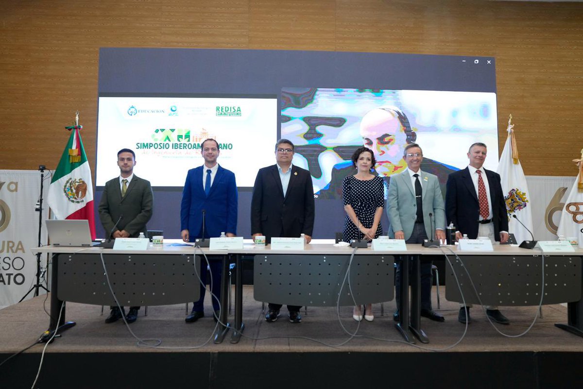 MarisaaOrtizMan's tweet photo. ¡Guanajuato y la @UTLmex son sede por 1ª vez del XII Simposio Iberoamericano de Ingeniería de Residuos! ♻️🌎 Especialistas de +11 países se reúnen para impulsar la sustentabilidad y la economía circular. ¡Un orgullo ser referentes del diálogo ambiental! 🤝✨ https://t.co/XCh8bzDT86