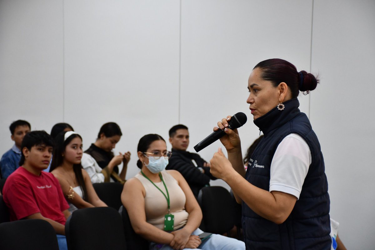 Unitropico's tweet photo. 💚📚 Beneficiarios de Bien-Estar Contigo 2025-2 participaron en la jornada de Unitrópico donde conocieron lineamientos para el semestre 2026-A. 

Colpensiones explicó los BEPS para impulsar educación financiera y bienestar a futuro. 

#Unitrópico #BienEstarContigo https://t.co/t57EilI8Ht