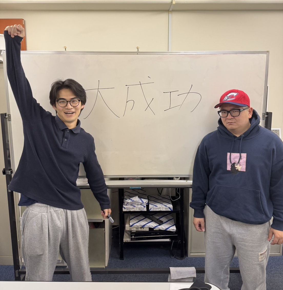 Superballfire's tweet photo. 📣＃８　おさぼりポエマー誕生！？

＃６の罰ゲーム「2週間standFM生ライブ」への挑戦に失敗してしまったなおふみ。
谷からも厳しく指摘され、、、
懺悔を込めてなおふみが新たな企画に挑戦します！！

🎧standFM
https://t.co/aH8NNiiJfu

#スパボハウス
#ポエマー
#2026年度よしもと一年 https://t.co/n6uCmv5ttA