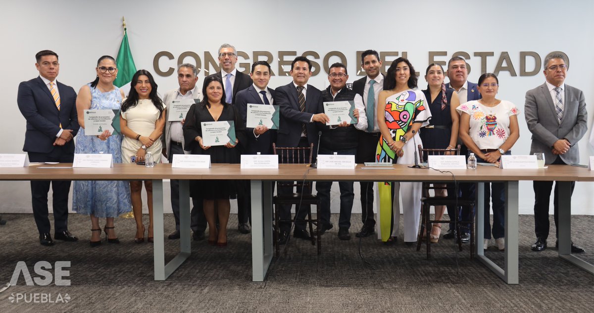 AsePuebla's tweet photo. La ASE Puebla avanza en la construcción de una fiscalización más moderna y transparente.

En coordinación con el diputado federal @JavierHerreraMx, se presentó ante el @CongresoPue  una propuesta de armonización legislativa para fortalecer la rendición de cuentas, la auditoría digital y el combate a la corrupción.
 
El Auditor Superior del Estado, @GermanReynaH, reiteró el compromiso de fortalecer una vigilancia más eficiente y cercana a la ciudadanía.

#ASEPuebla #PueblasinCorrupción #Fiscalización