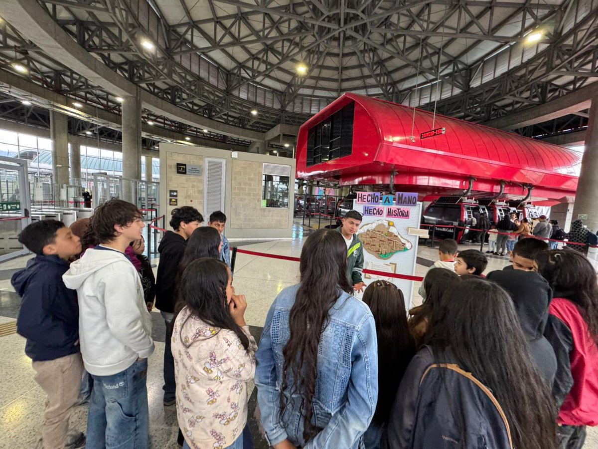 Rolitacable's tweet photo. En las estaciones de TransMiCable🚠 llevamos a cabo la exposición 'Hecho a Mano, Hecho Historia'🖼️, un espacio para promover el cuidado, la apropiación y el sentido de pertenencia por el Sistema. https://t.co/WcCGIPG6BK