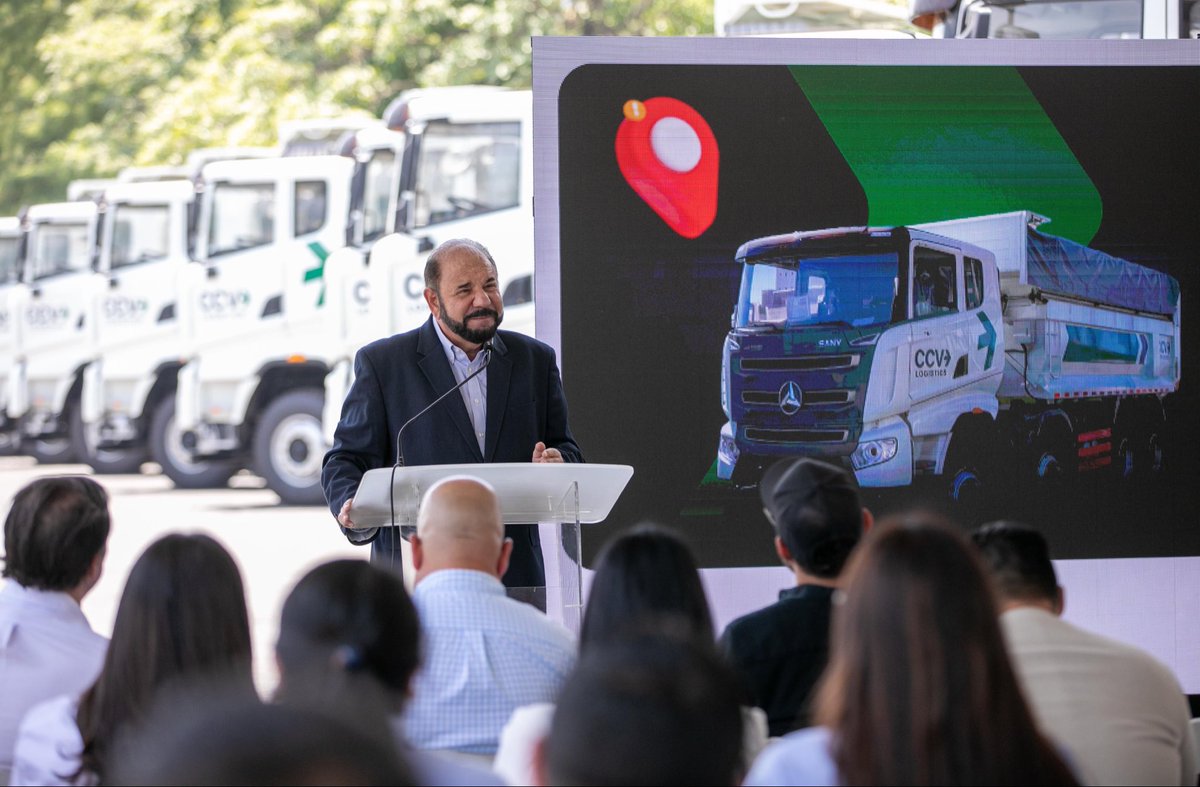 SComercioSV's tweet photo. @MiguelKattan1 
“Este país que esta cambiando, estamos avanzando de una manera impresionante dejando de ser el ejemplo de lo malo para convertirnos en el ejemplo bueno, por la seguridad, por la inversión, por el esfuerzo por la inclusión que tenemos de mujeres en los diferentes sectores”