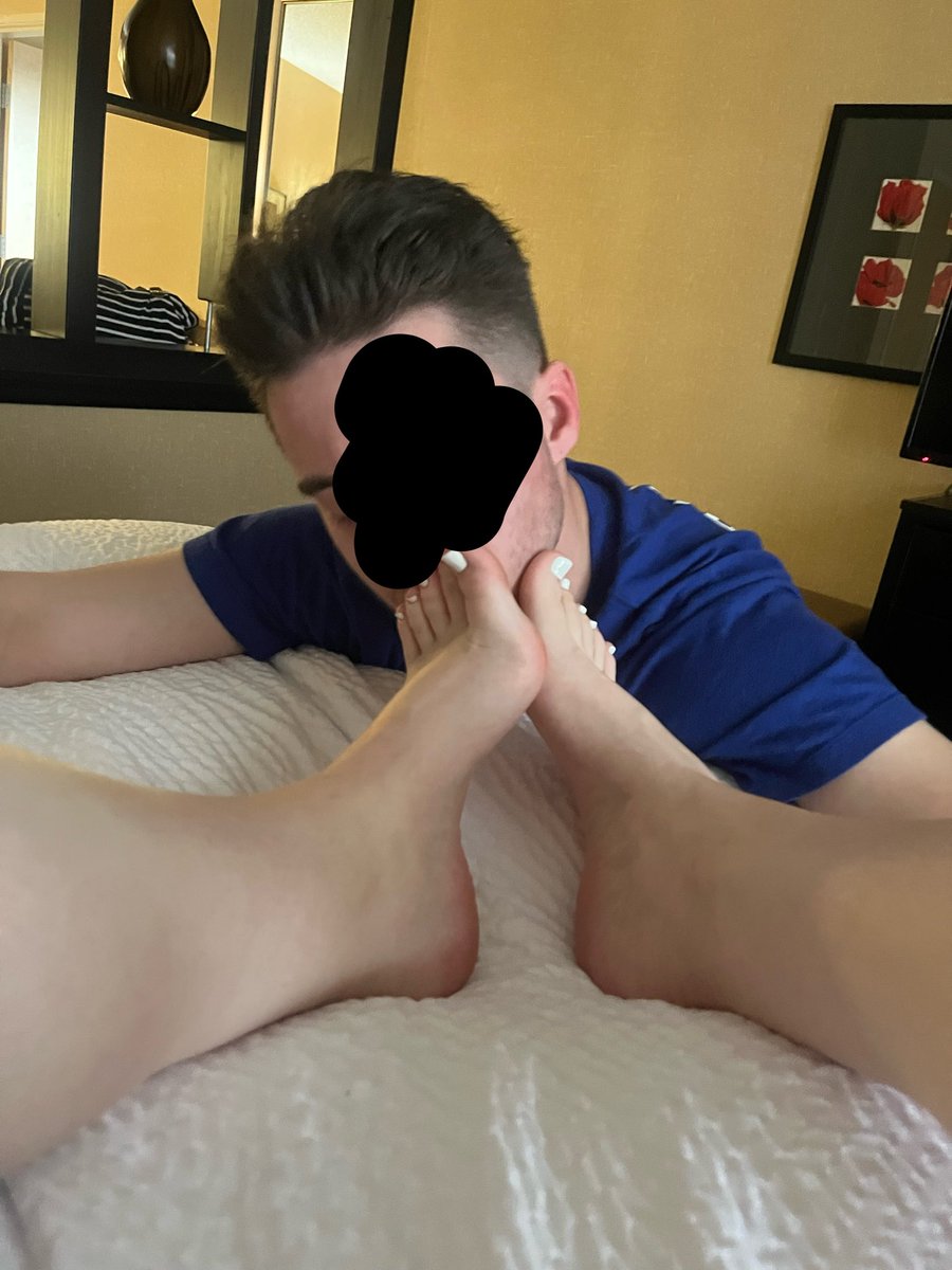 XGoddessC's tweet photo. This loser drove 4 hours and paid to worship my feet and then sent for dinner like a good foot bitch 
Worship beta simp https://t.co/tvHOb0bLdK