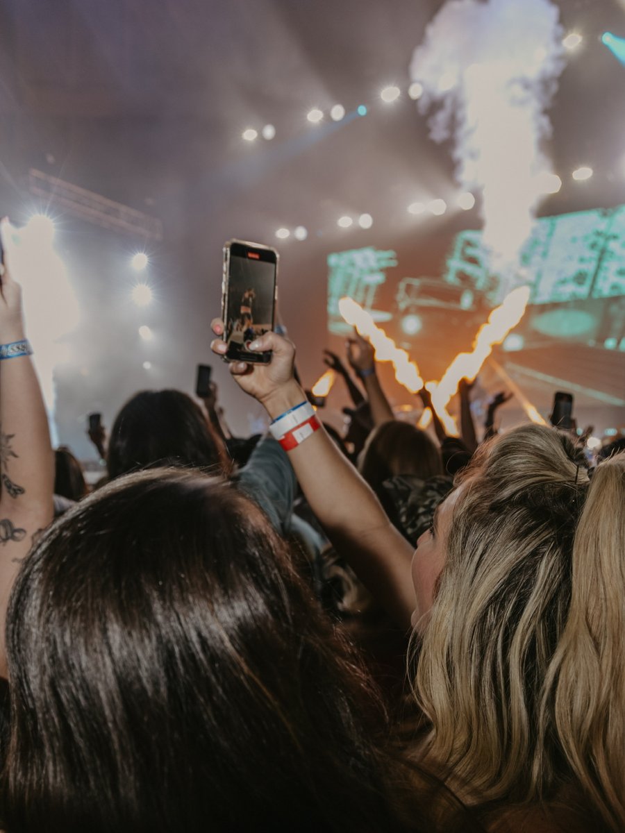 VisitNorfolkVA's tweet photo. Get ready to two-step! 🤠🎶 Experience star-studded country performances with Zach Dunn, Brooks &amp; Dunn, Red Clay Strays &amp; more at this weekend's Patriotic Festival 🎸 🇺🇸 

📍  @SevenVenues Scope Arena! 

#Visitnorfolkva 🧜 
#countrymusicfestival https://t.co/IsPA9TjQVM