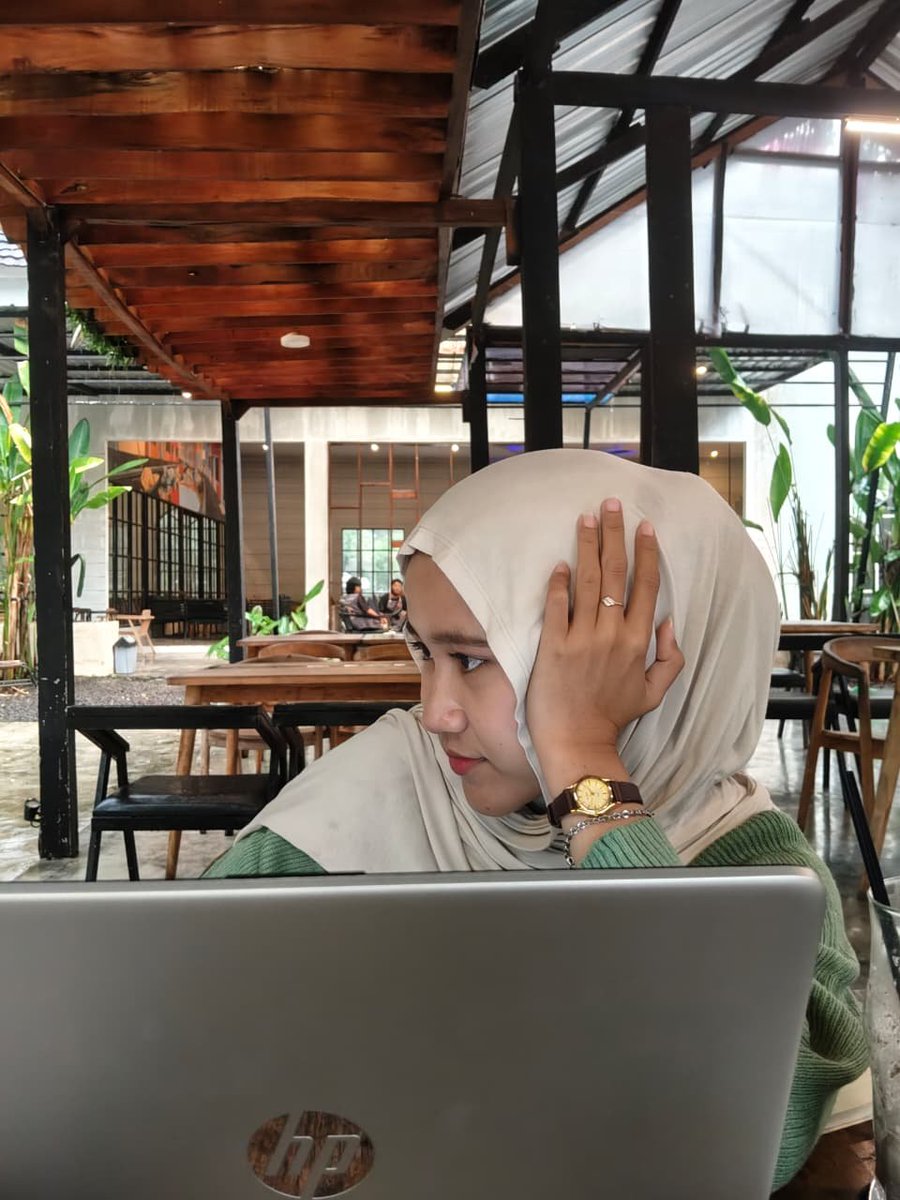 🌻 tweet media