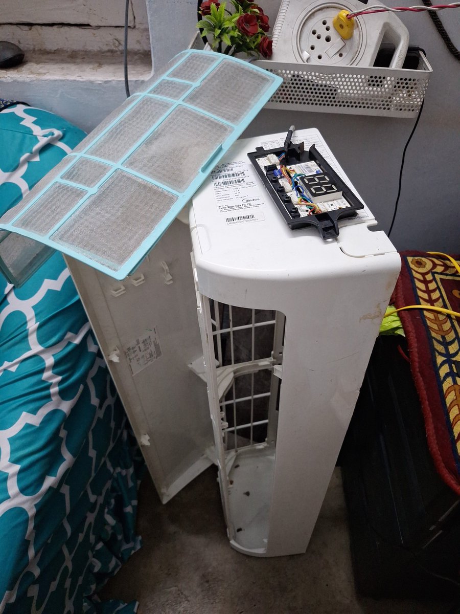 Aman_Alok's tweet photo. Very poor service from Midea AC authorized service centre, Jamshedpur.

Technicians visited on 16 May for F3 fault, left indoor unit open supposed to return with sensor. No return till 21 May and no proper response from technician/service centre.

@MideaIndia urgently intervene. https://t.co/wUaZSAqeNK
