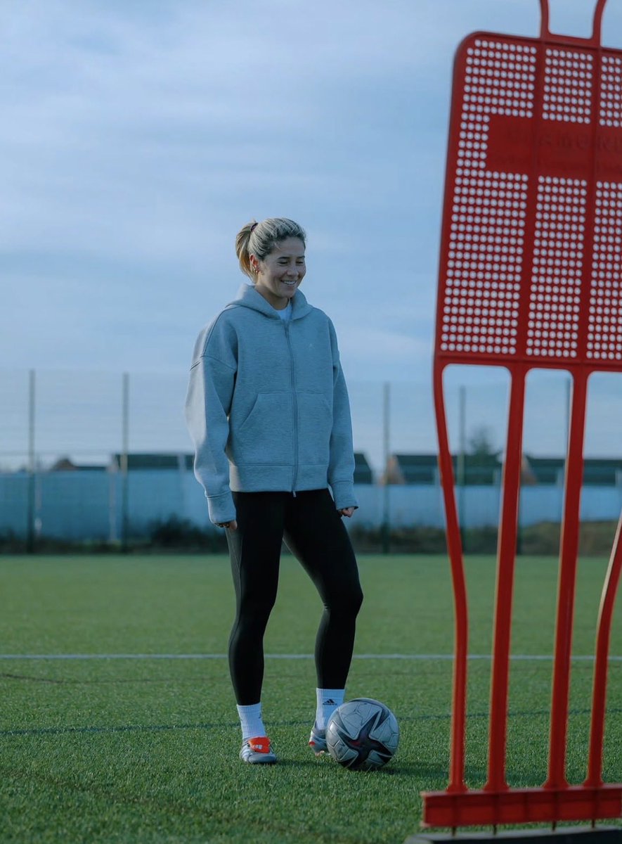 MidfieldMatilda's tweet photo. Working hard. 

Also congrats to arsenal mens on the league, it’s been a long time coming and it’s week deserved! https://t.co/EcoGTNS9SB