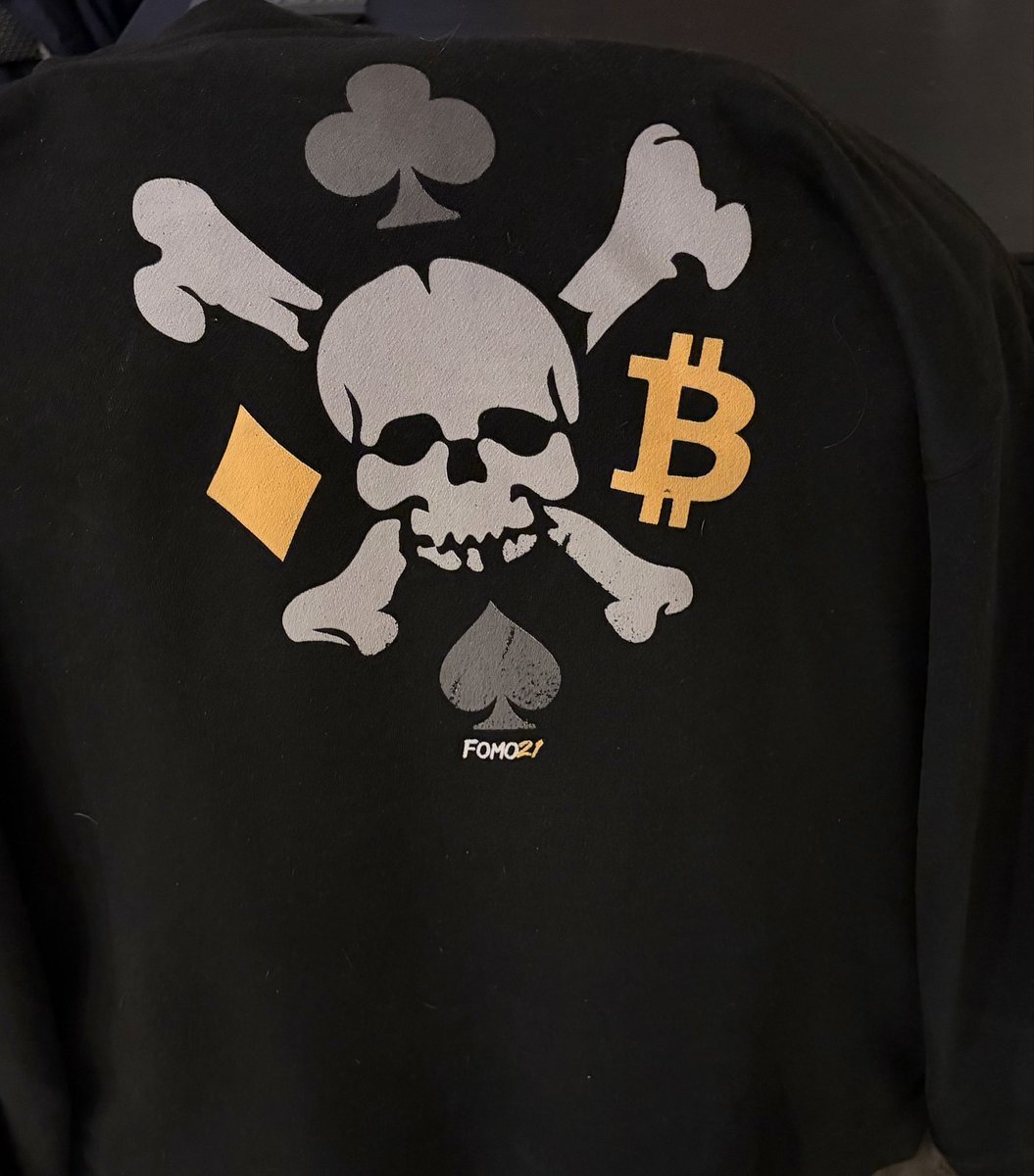 PirateBarry's tweet photo. Hey @Kevmath . Is this legal? @WSOP https://t.co/BYUCzfSWqP