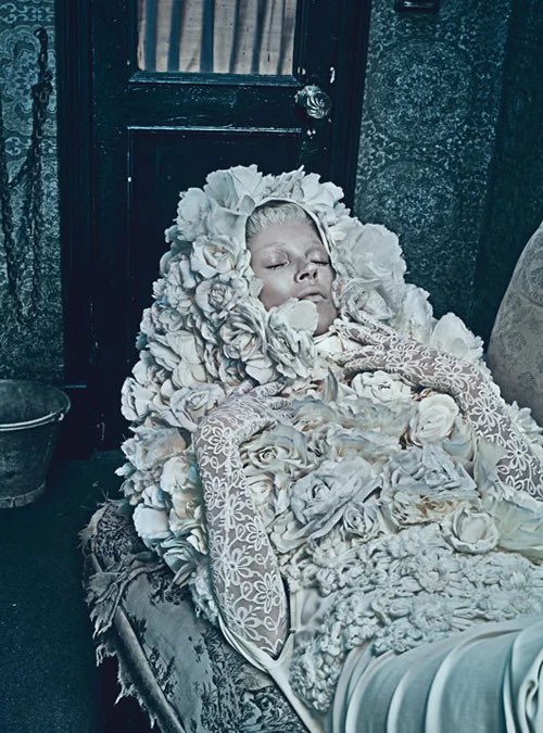 photostreaming's tweet photo. Kate Moss for “Good Kate Bad Kate” by Steven Klein for W Magazine, March 2012. https://t.co/2Em6Tt1pMR