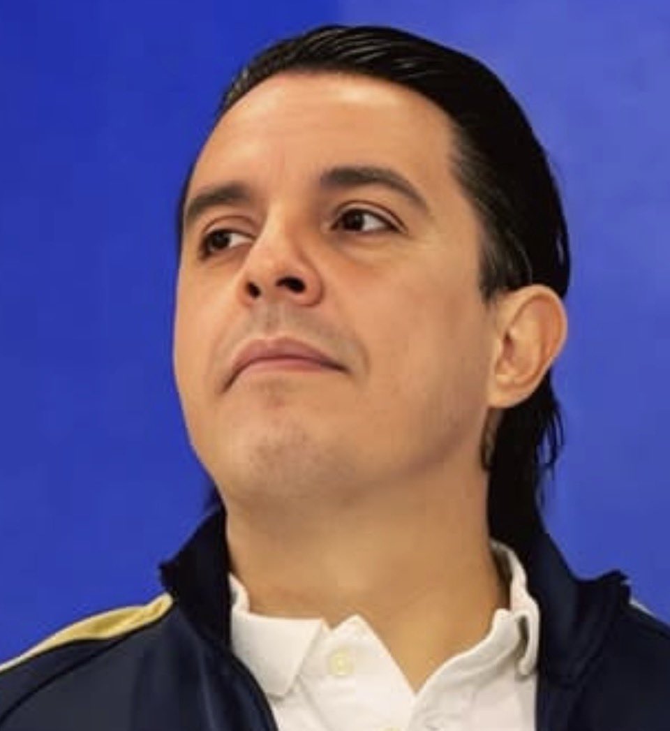 Alexlocken's tweet photo. @amartinezdeleon Greñita tipo buki y jeta de pendejo!! Jajaja https://t.co/fc1CZz09iZ
