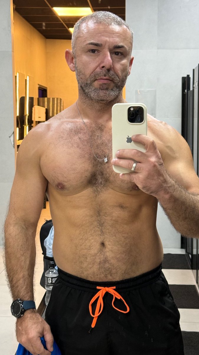 pcs1585's tweet photo. O pump do peito murchou após o banho! 😶 https://t.co/LSVxSJgFWw