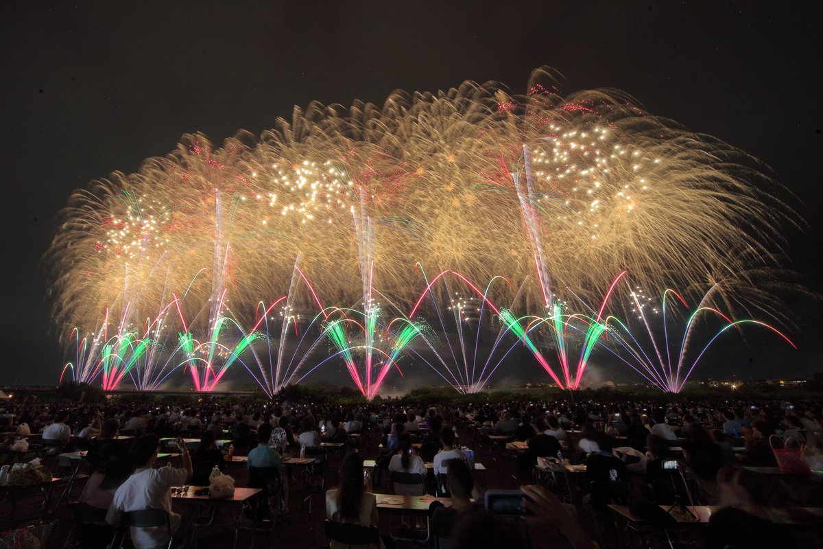 maebashi_hanabi's tweet photo. 🎆第70回前橋花火大会の開催が決定いたしました🎆

開催日：令和8年8月8日(土)
会　場：利根川河畔(大渡橋南北河川緑地)

🎫チケット販売 7月1日(水)10:00～を予定しております。
🩷企業協賛 5月27日(水)受付開始

詳細はこちらのＸや、公式サイトにて順次ご案内させていただきます💫 https://t.co/Wuwtpnqx4U