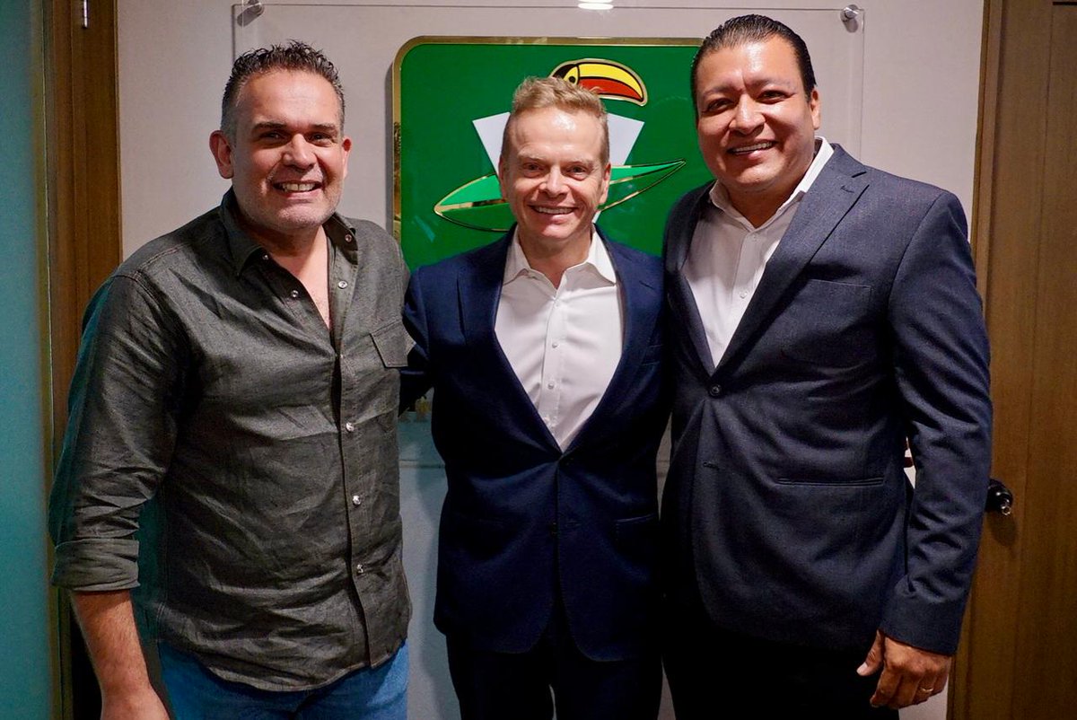 jorgearguellesv's tweet photo. 🟢 Esta tarde estuve en el CEN del @partidoverdemex con @Jjalcala, @ArturoEsc y @santiagocarcoba

Hablamos del presente y futuro de la #4T en México y #Morelos, y de seguir haciendo lo #SocialmenteCorrecto para consolidar nuestro movimiento. 🇲🇽 https://t.co/zOauSF2Vxt