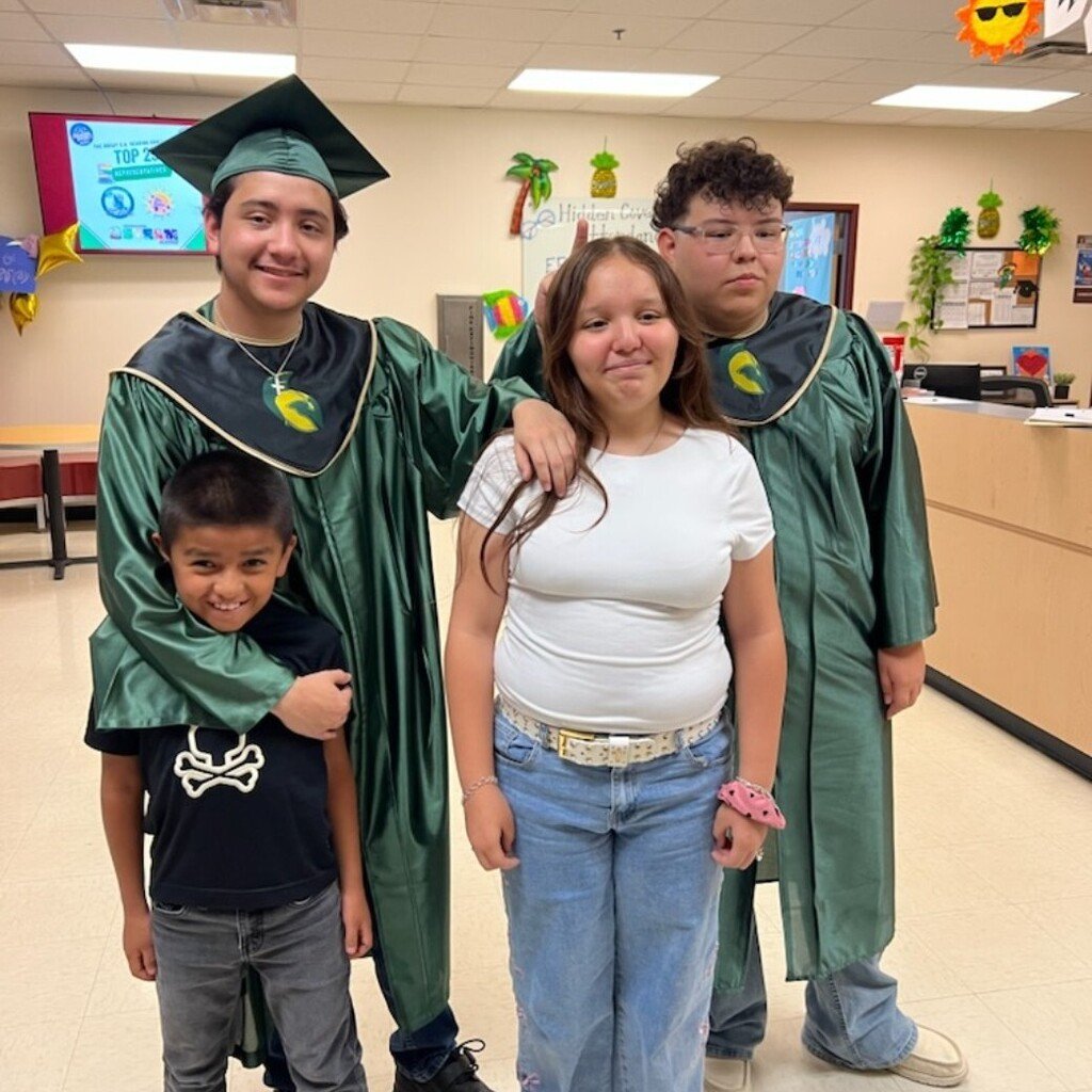 swisd_hcsa's tweet photo. Congratulations to our Legacy Senior class of 2026!

#SWISDHEROS #RootedHiddenCove #RootedSWISD https://t.co/nRTdrTJ2BA