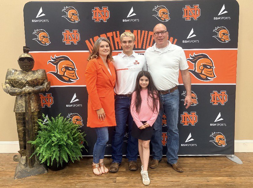 HunBis_07's tweet photo. I want to thank my parents, my coaches, and my brothers who've helped me along my way to win these awards at the North Davidson athletic banquet. 
Conference defensive player of the year
Team defensive player of the year
All Conference honors
Scholar athlete
@NDBlackKnightFB https://t.co/XkvPXLEofG