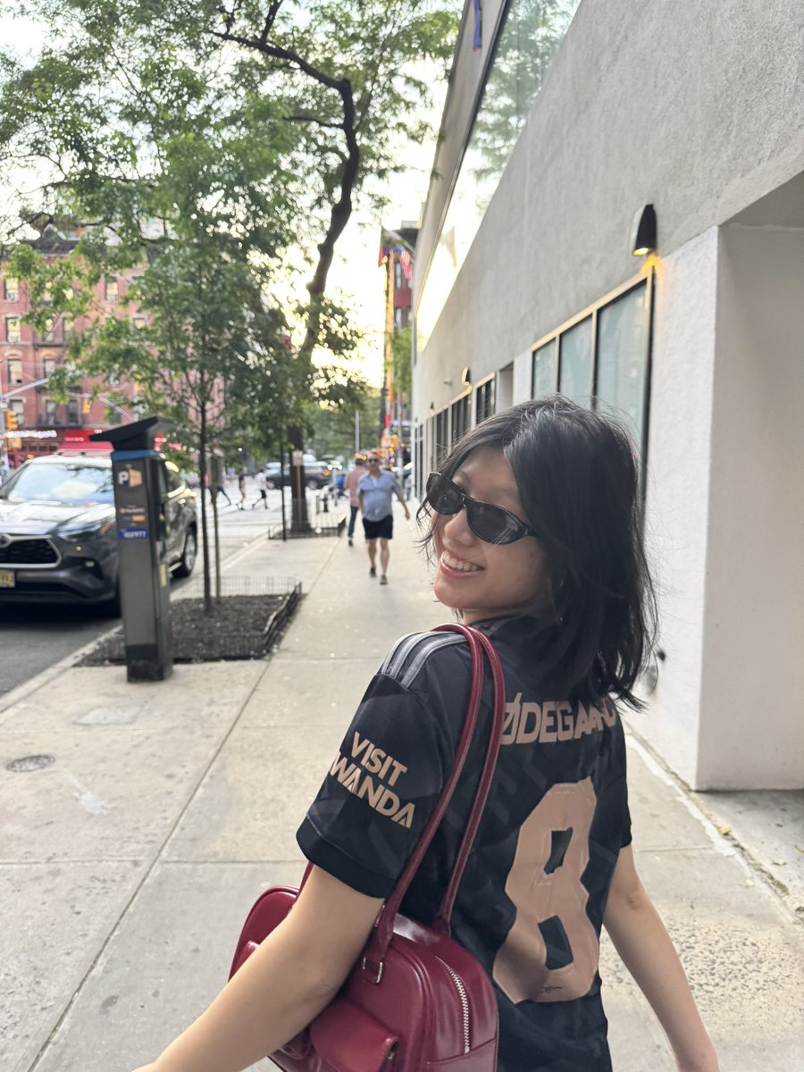 sushissance's tweet photo. #hotgirlsforarsenal !!!!!!!!!!! https://t.co/bR9mClygd8