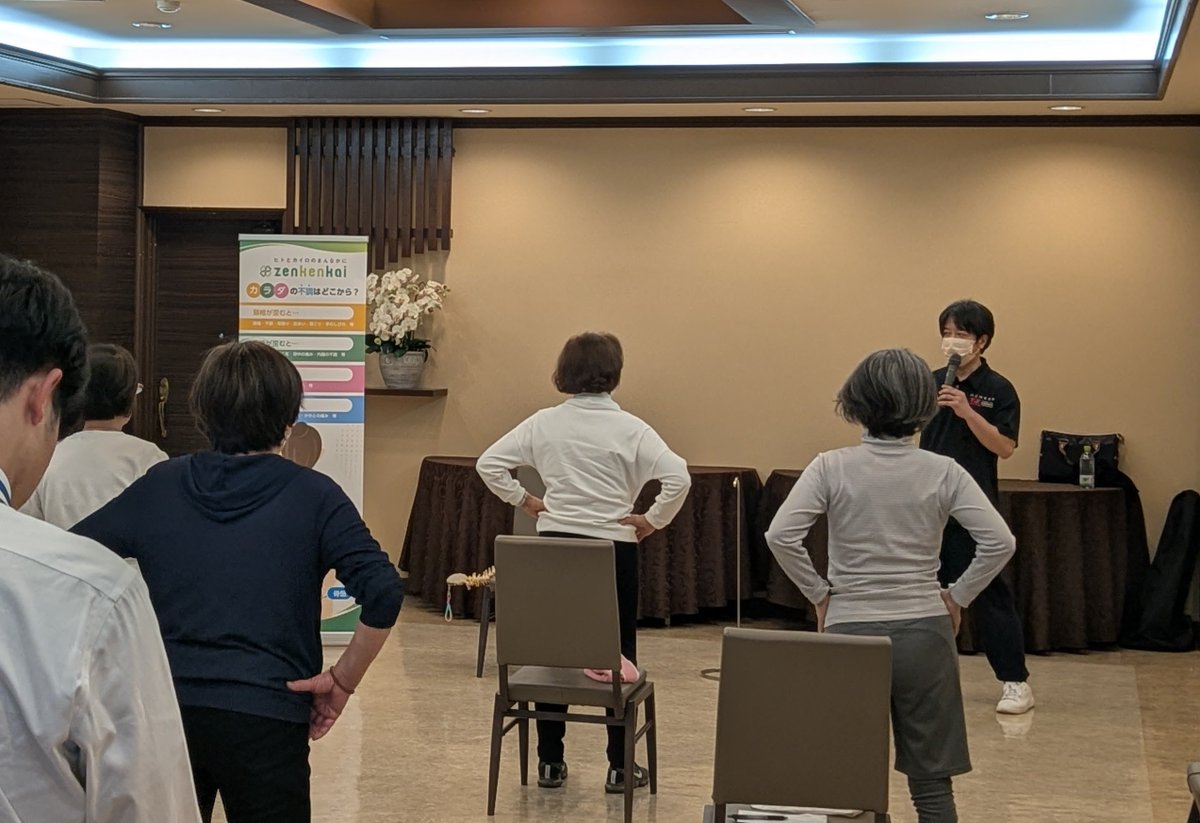 aiNET_group's tweet photo. 先日、専門講師による「からだ整えストレッチ」を開催✨
足の先から頭へ部位ごとのストレッチを行い、皆様終始素敵な笑顔で過ごされておりました😊
今後も地域の皆様に向けたイベントを随時開催していきます！ぜひチェックしてください♪
＃28卒 ＃冠婚葬祭 #地域密着 #地域貢献 https://t.co/V9nQQ5MODd